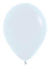 Load image into Gallery viewer, 220260 Fashion White 9" Round (50ct)
