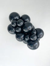 Load image into Gallery viewer, 17078 Tuftex Black 17" Round (50ct)

