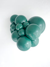 Load image into Gallery viewer, 17023 Tuftex Evergreen 17" Round (50ct)

