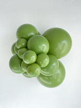 Load image into Gallery viewer, 17081 Tuftex Fiona 17" Round (50ct)
