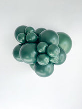 Load image into Gallery viewer, 17054 Tuftex Metallic Forest Green 17" Round (50ct)
