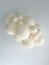 Load image into Gallery viewer, 36039 Tuftex Lace 36" Round (10ct)
