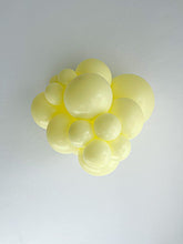 Load image into Gallery viewer, 24083 Tuftex Lemonade 24" Round (25ct)
