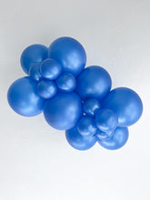 Load image into Gallery viewer, 10059 Tuftex Metallic Blue 11" Round (100ct)
