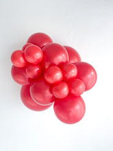 Load image into Gallery viewer, 17053 Tuftex Metallic Starfire Red 17" Round (50ct)
