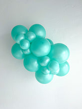 Load image into Gallery viewer, 10047 Tuftex Pearl Seafoam 11" Round (100ct)
