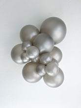 Load image into Gallery viewer, 24032 Tuftex Metallic Silver 24" Round (25ct)
