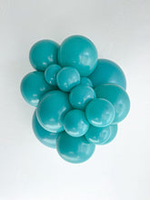 Load image into Gallery viewer, 17028 Tuftex Teal 17" Round (50ct)
